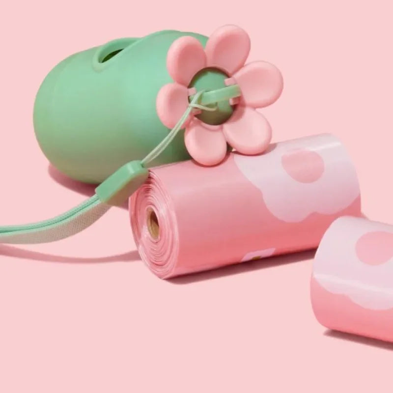 🐶 Dispensador Portátil de Bolsas para Heces de Mascotas 🌸 Diseño de Flor Rosa | 🛍️ Bolsas para Desechos | 🐾 Ideal para Paseos con tu Perro